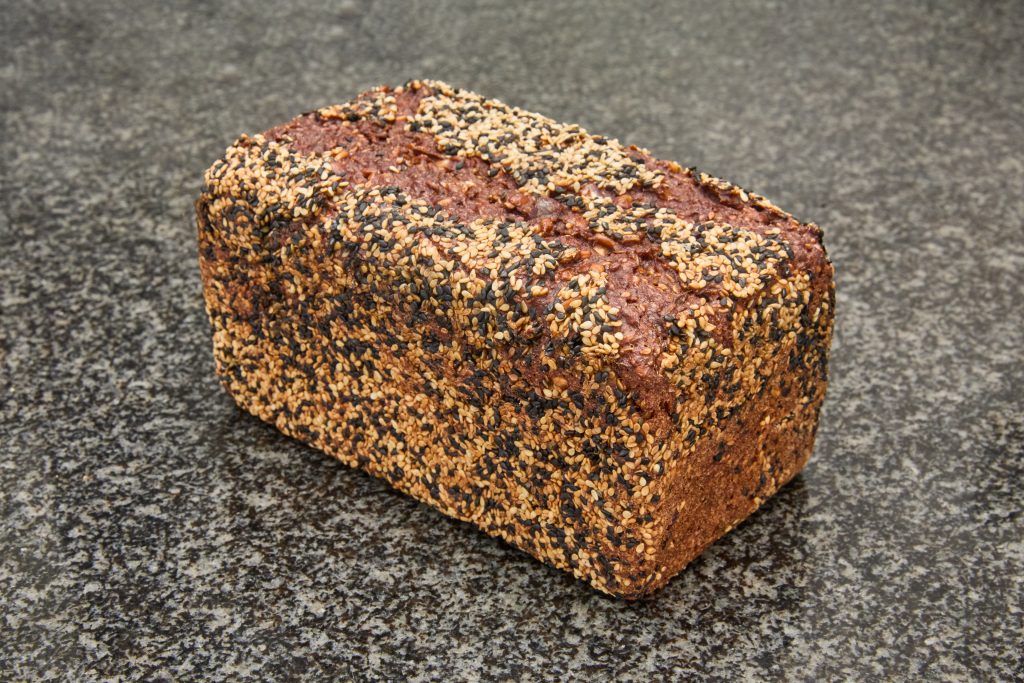 DK's bedste rugbrød 2025 med sesam og birkes.